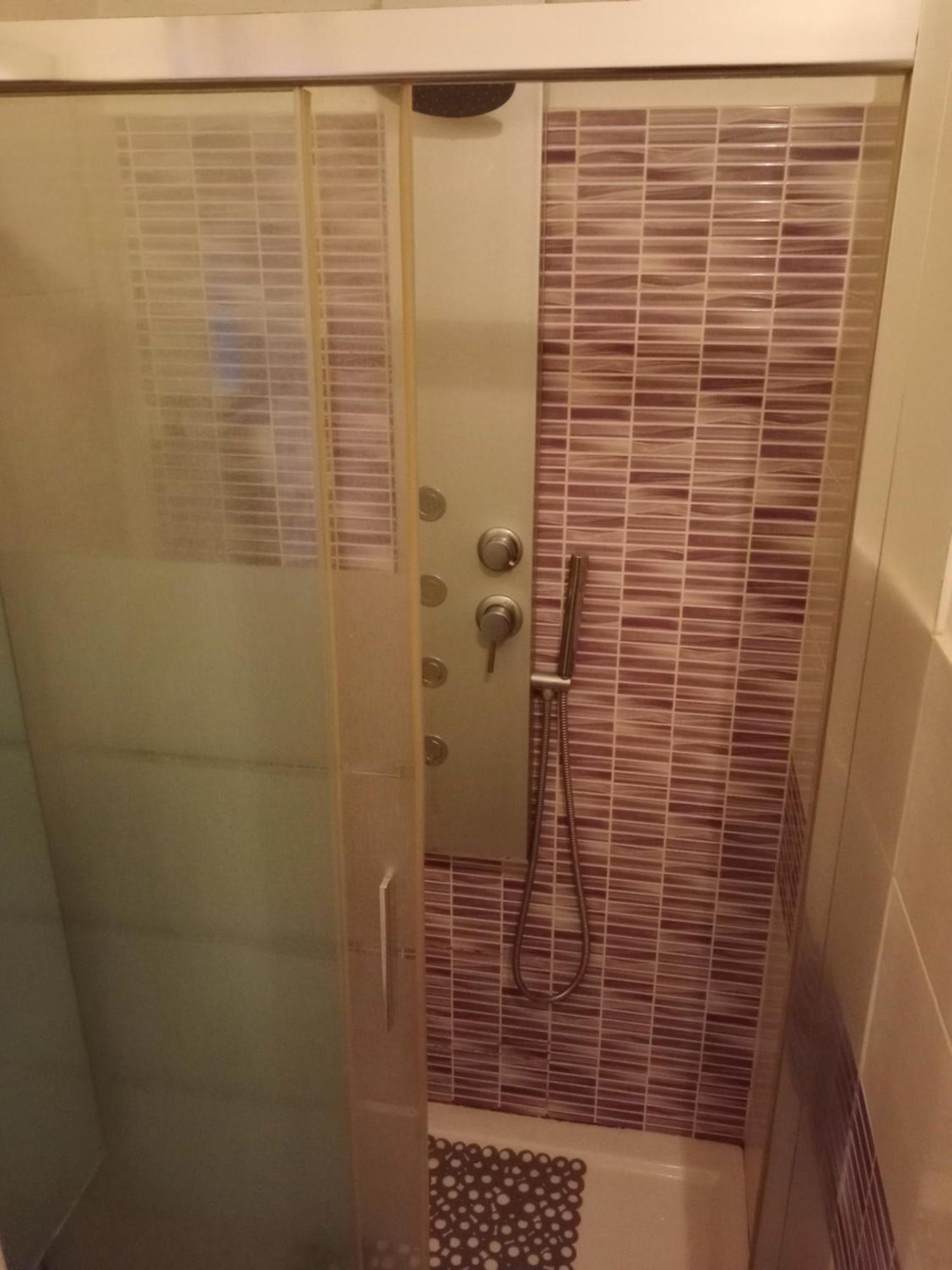 Appartement Casa - House Xavier Una Casa Famigliare , Dame Entra Solo Chi A Un Bel Cuore , Non'E Il L'Intero Alloggio Solo Stanze E Bagno à Turin Extérieur photo
